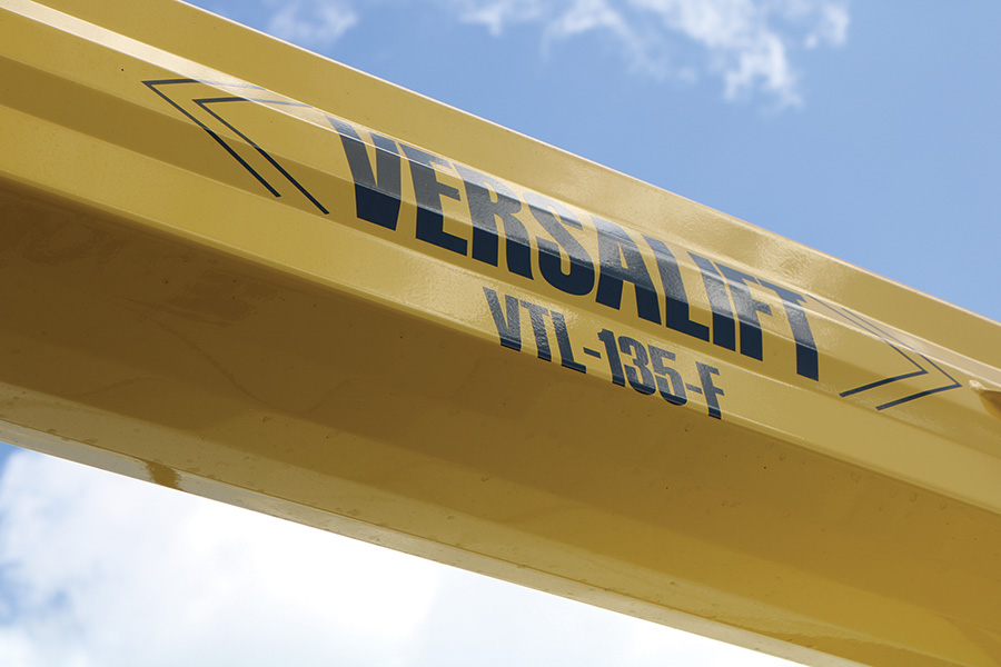 Yellow Versalift VTL-135-F IVEO lift